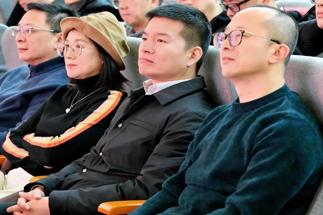 智見(jiàn)未來(lái)，影像新生：山東攝影界歲末看稿會(huì)凝聚共識(shí)展望未來(lái)