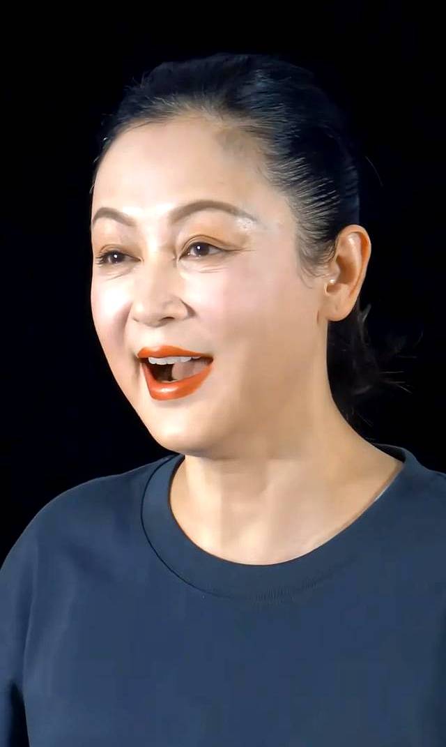 原創(chuàng)56歲陳紅近照曝光，化妝不化妝完全兩個人，有了大媽味道