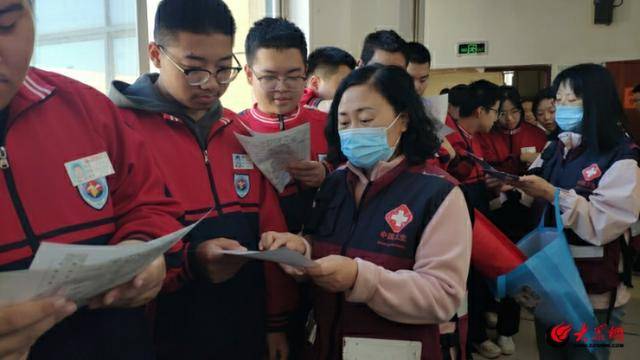 健康知識進(jìn)家門 群眾就醫(yī)更安全 疾控監(jiān)督員化身“健康守護(hù)人”