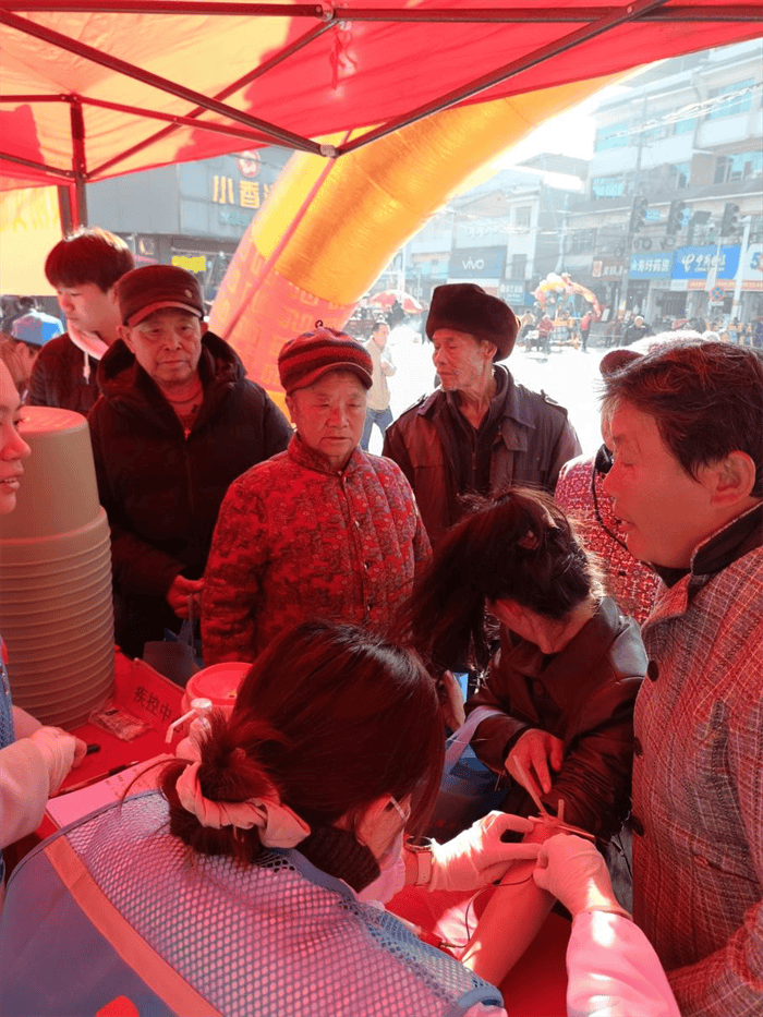 道縣開展艾滋病性病丙肝宣傳知識進鄉(xiāng)鎮(zhèn)活動