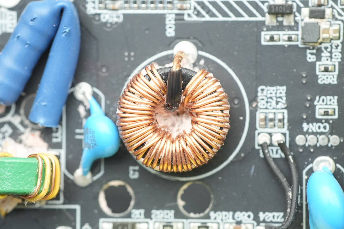 支持APP跨端查詢一鍵管理，安克Prime 150W充電底座拆解