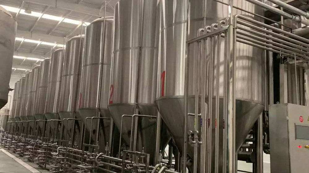 大型精釀啤酒設(shè)備源頭廠家 50000噸自釀啤酒設(shè)備