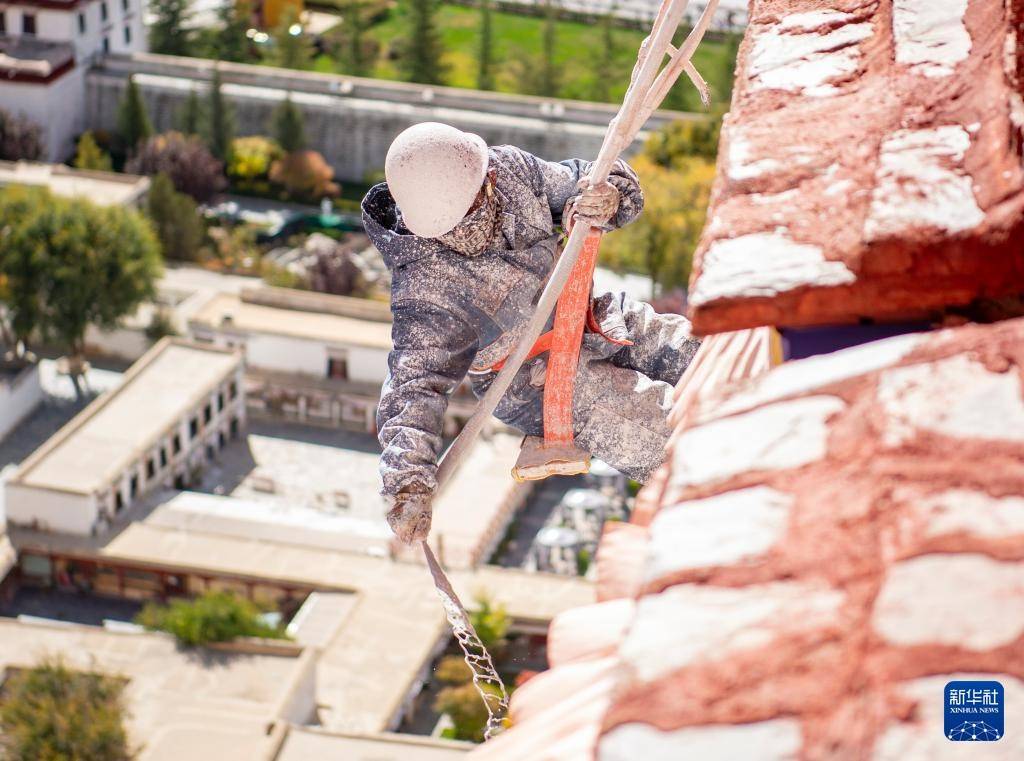 布達(dá)拉宮迎來年度“美容”