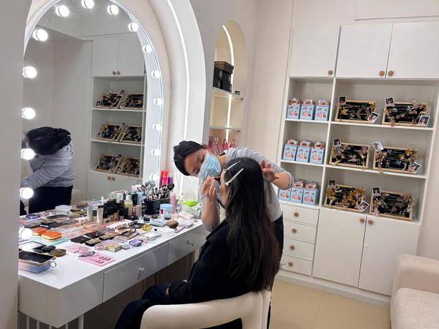 00后開共享化妝室：月租1千化妝品自備