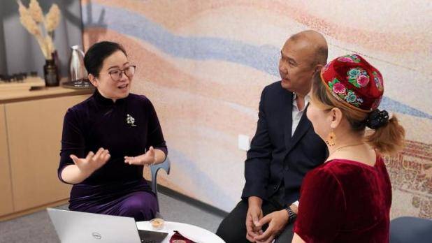 當(dāng)哈密刺繡遇見洛陽刺繡，一場跨越千里的非遺對話