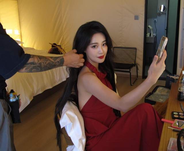 原創(chuàng)藍(lán)盈瑩吉林游玩，零下24度戶外只待半個(gè)小時(shí)就被凍傷，臉又紅又腫