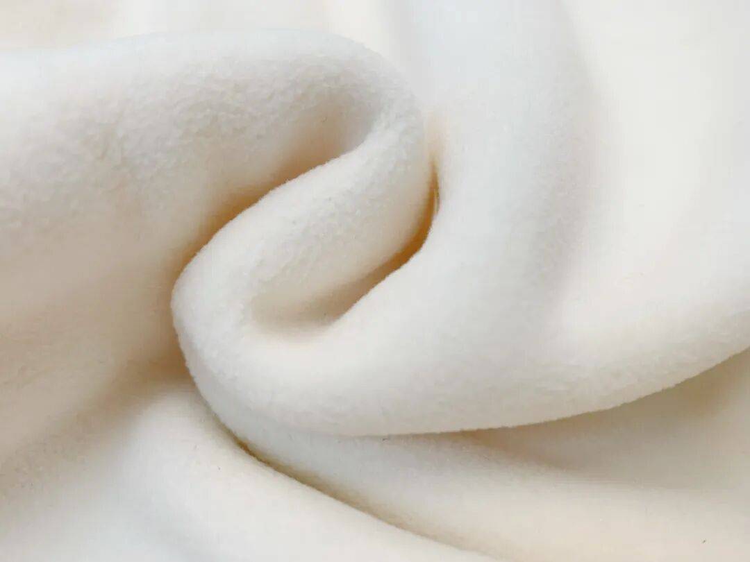 穿得少，卻很暖！會(huì)「發(fā)熱」還排汗好的保暖內(nèi)衣，真的香