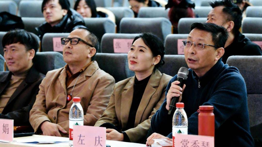 智見(jiàn)未來(lái)，影像新生：山東攝影界歲末看稿會(huì)凝聚共識(shí)展望未來(lái)