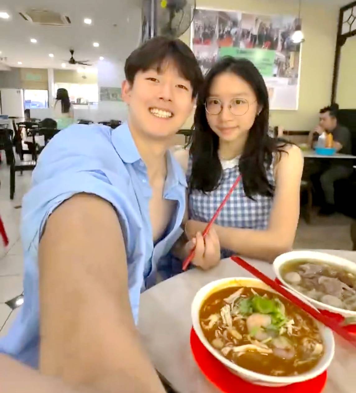 原創(chuàng)恭喜！錯過全運會后22歲乒乓球新星公開戀情，空手道男友高大帥氣