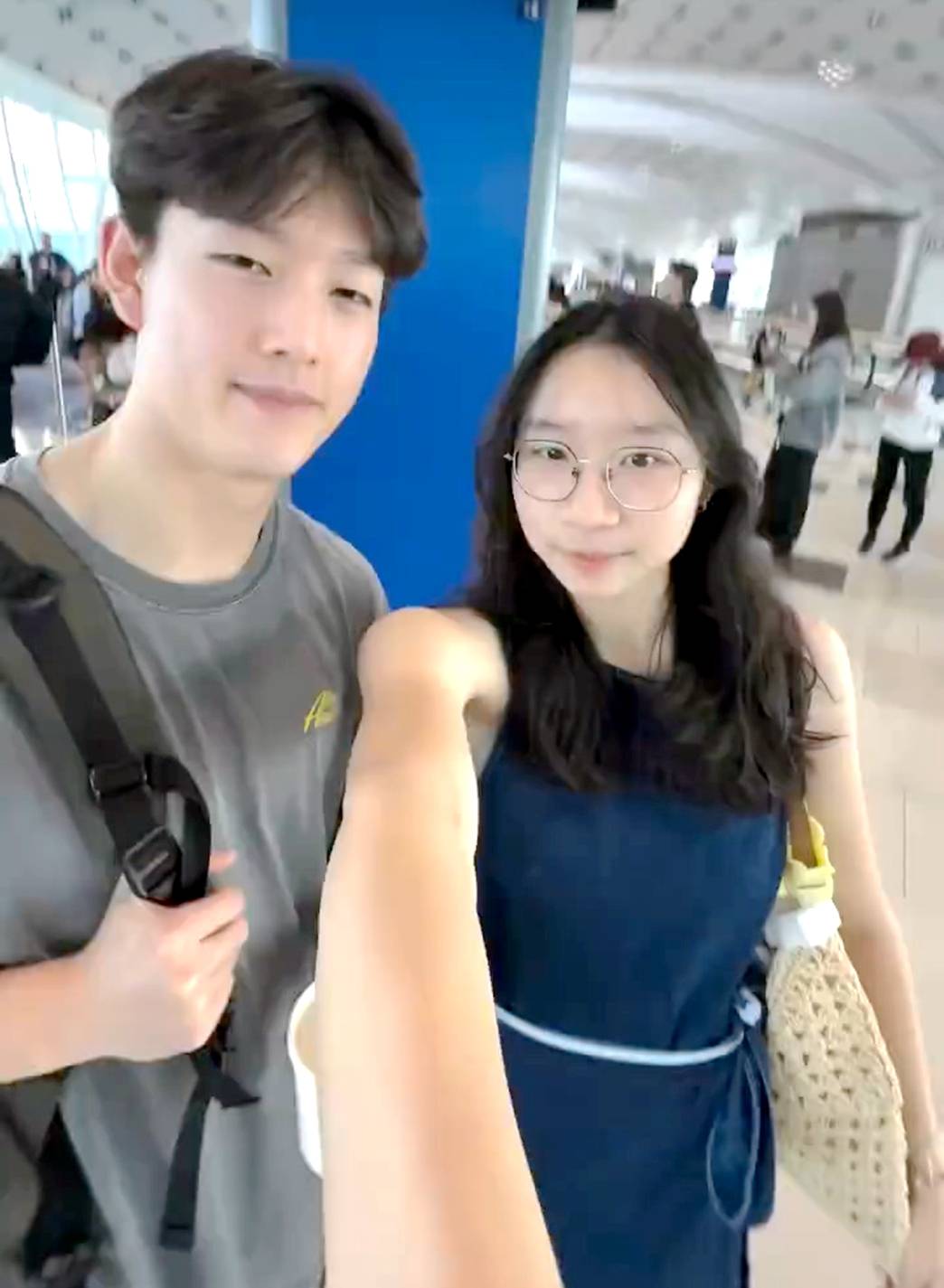 原創(chuàng)恭喜！錯過全運會后22歲乒乓球新星公開戀情，空手道男友高大帥氣