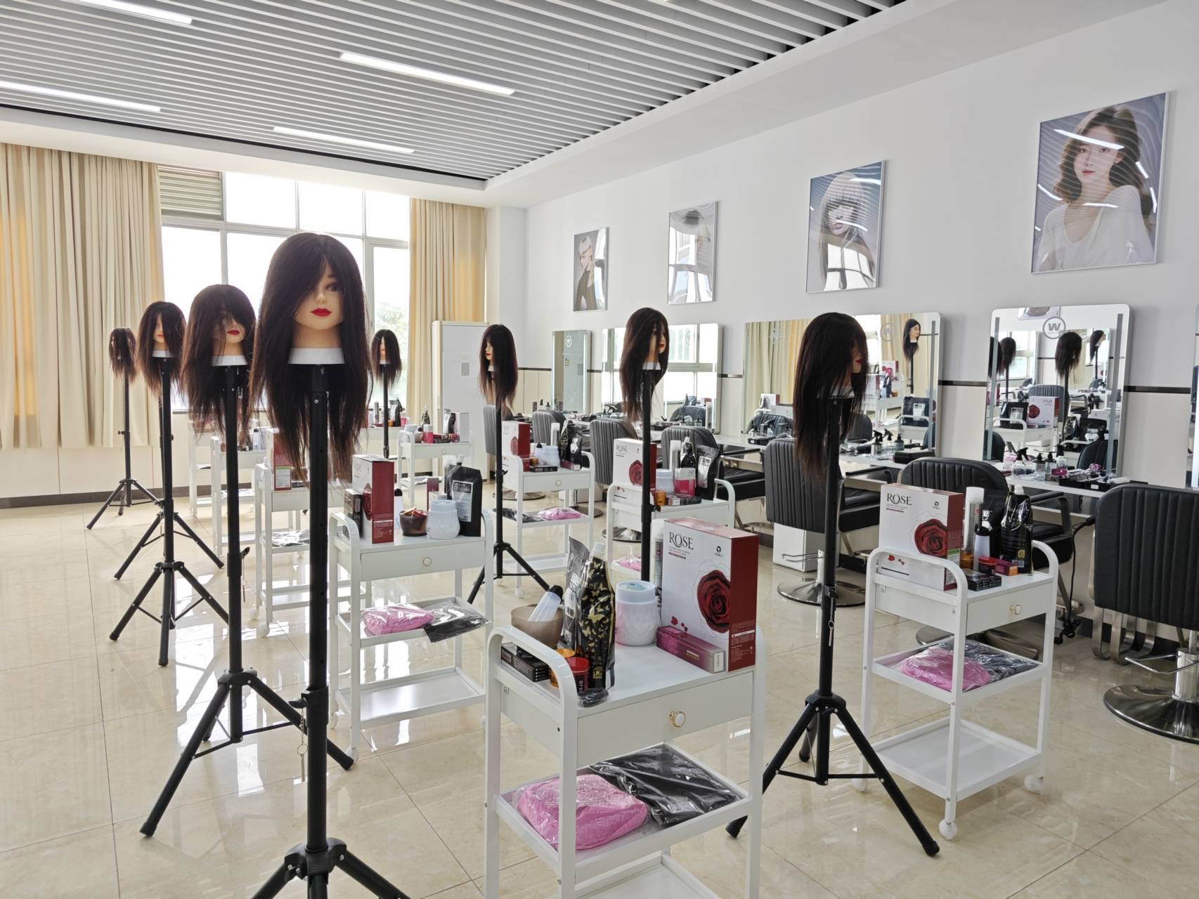 學(xué)化妝與古代化妝培訓(xùn)：行業(yè)解析與廣州萬(wàn)通美業(yè)學(xué)校推薦