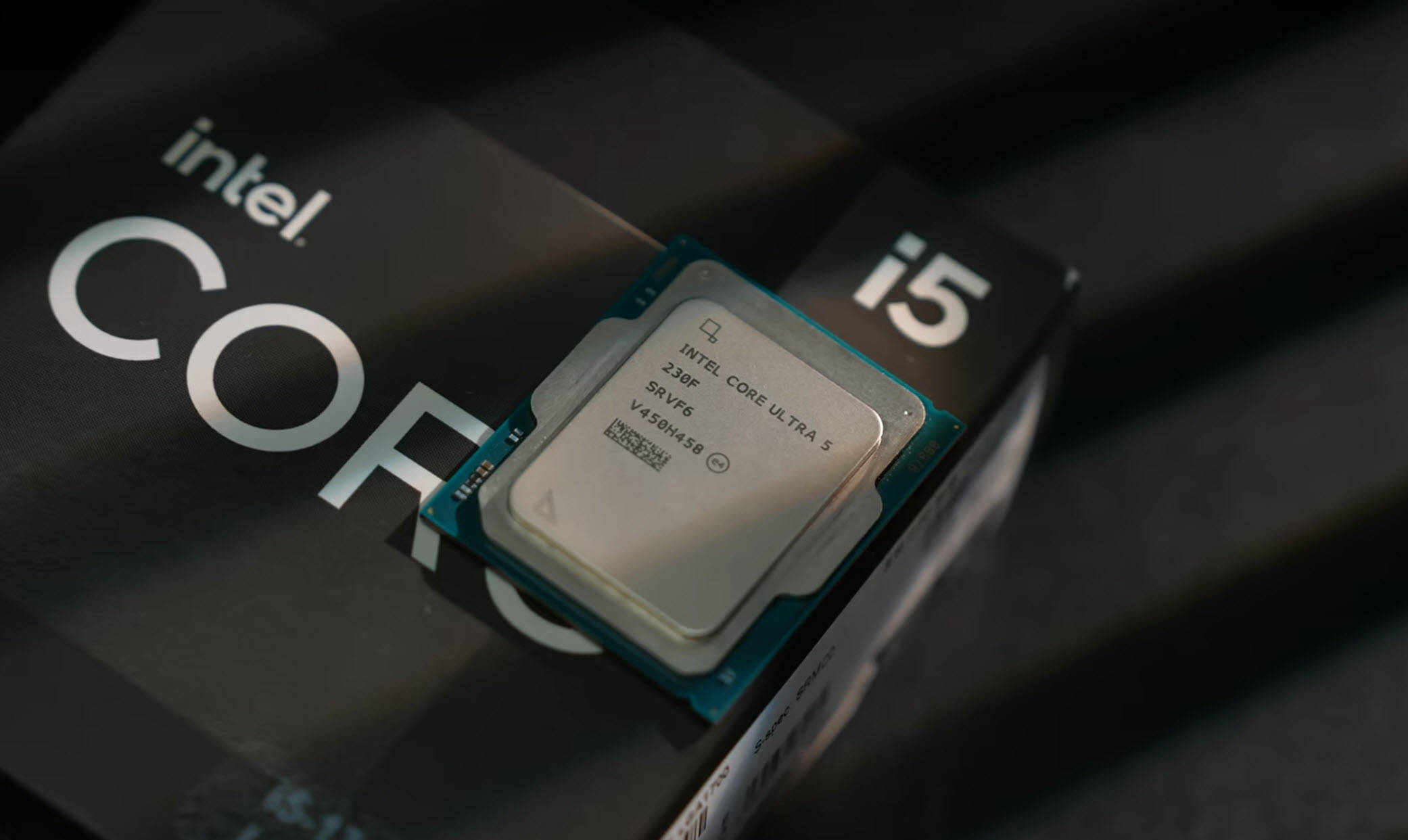 原創(chuàng)誰(shuí)還買上代i5？Ultra5千元神U實(shí)測(cè)碾壓，搭迫擊炮主板裝機(jī)黨狂喜