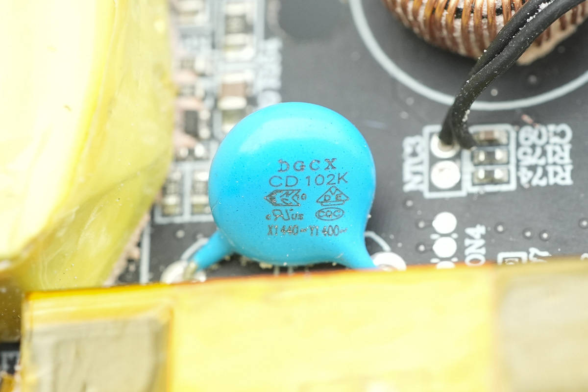 支持APP跨端查詢一鍵管理，安克Prime 150W充電底座拆解