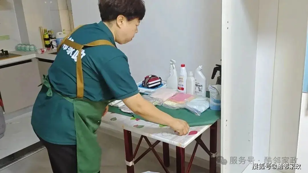 《酷鄰家政》家政招商，新模式0資產(chǎn)，酷鄰家政一直秉承的細(xì)心服務(wù)的觀念！