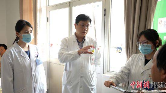 福建眼科專家以精準(zhǔn)診療筑牢糖網(wǎng)患者“光明防線”