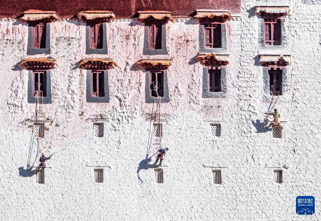 布達(dá)拉宮迎來年度“美容”