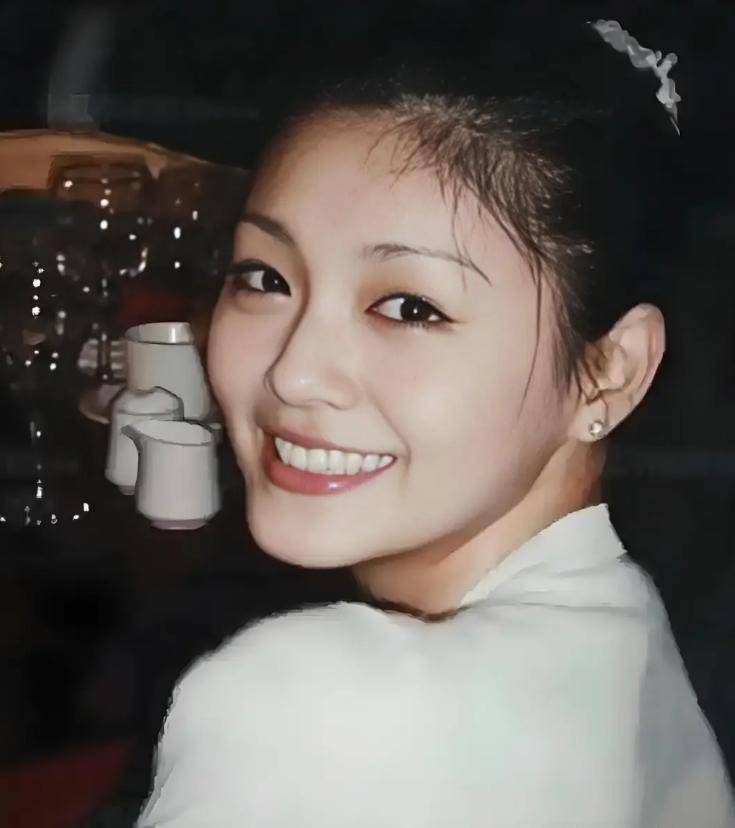 原創(chuàng)大S離世后第一個(gè)跨年，小S帶媽媽看煙花，S媽眼含熱淚惹人心疼