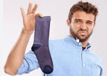 原創(chuàng)男子把襪子衣服同洗致感染 醫(yī)生提醒他為了方便，經(jīng)常把內(nèi)衣、襪子和外套一起扔進(jìn)洗衣機(jī)，這很容易導(dǎo)致交叉感染。