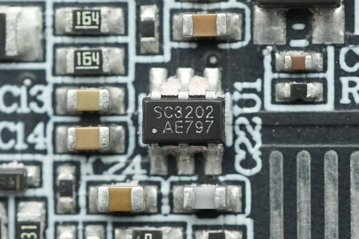 支持APP跨端查詢一鍵管理，安克Prime 150W充電底座拆解