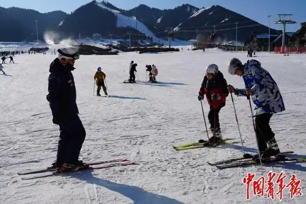 旅游觀察丨首個雪假如何催熱烏魯木齊“冷資源”