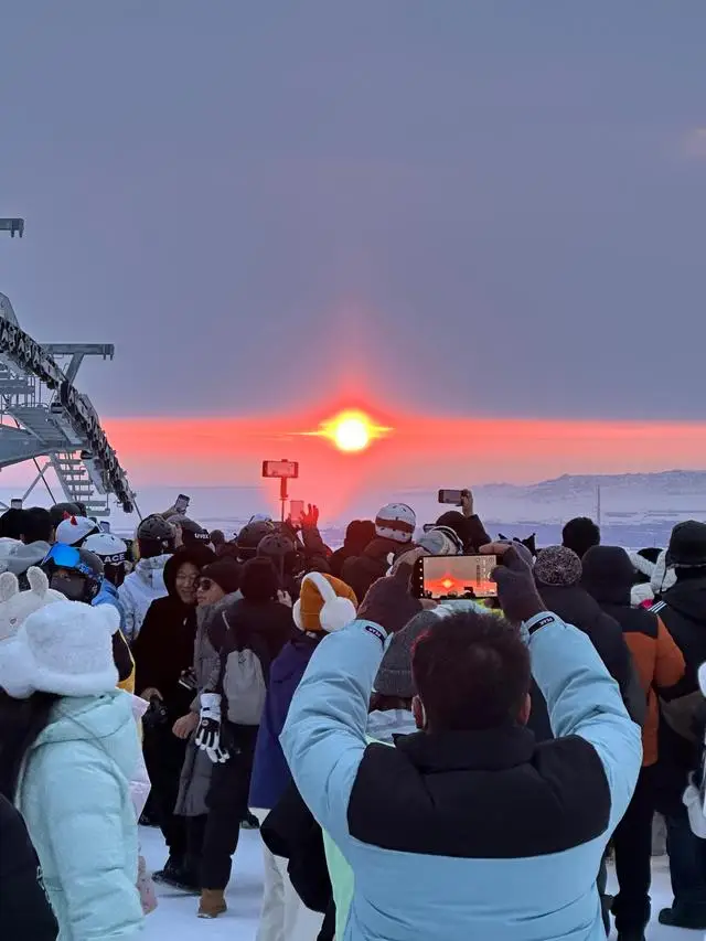 大灣區(qū)游客愛上冰雪旅游 粵港澳大灣區(qū)企業(yè)30億元投資阿勒泰文旅