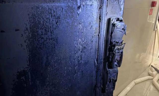 深夜，家中突發(fā)大火！“元兇”竟是窗簾？