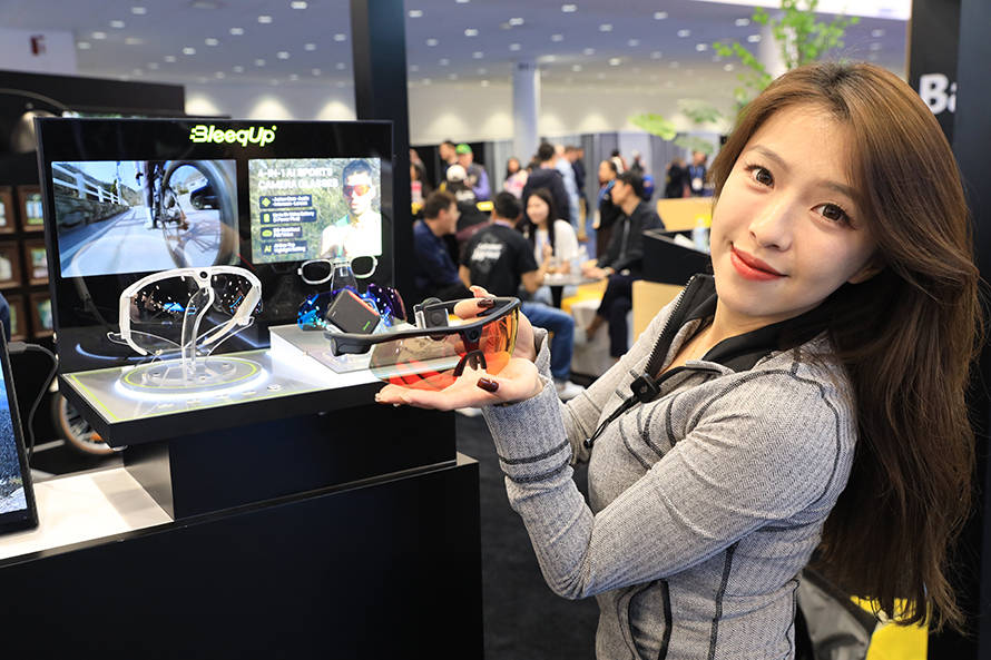 原創(chuàng)AI眼鏡是噱頭還是真實(shí)用？BleeqUp在CES2026上給出了答案