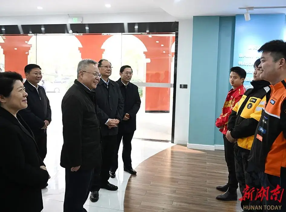 省委書記、省長，面對面聽取外賣、快遞小哥意見建議