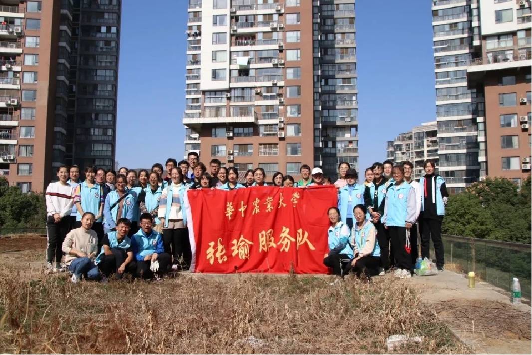 “替英雄同學(xué)盡孝”，大學(xué)生們堅(jiān)持了15年