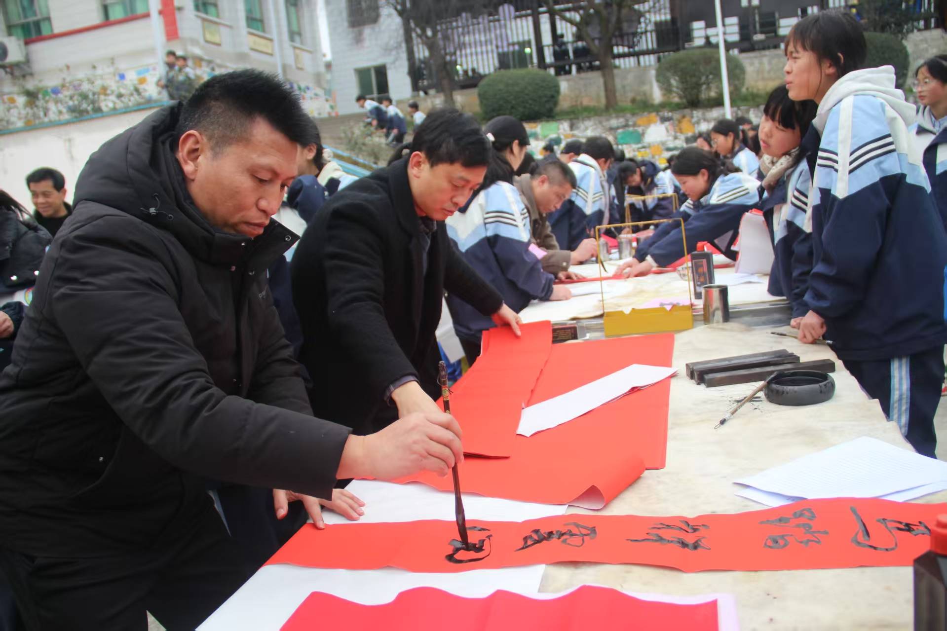 納雍縣百興中學(xué)舉辦書(shū)法創(chuàng)作活動(dòng)