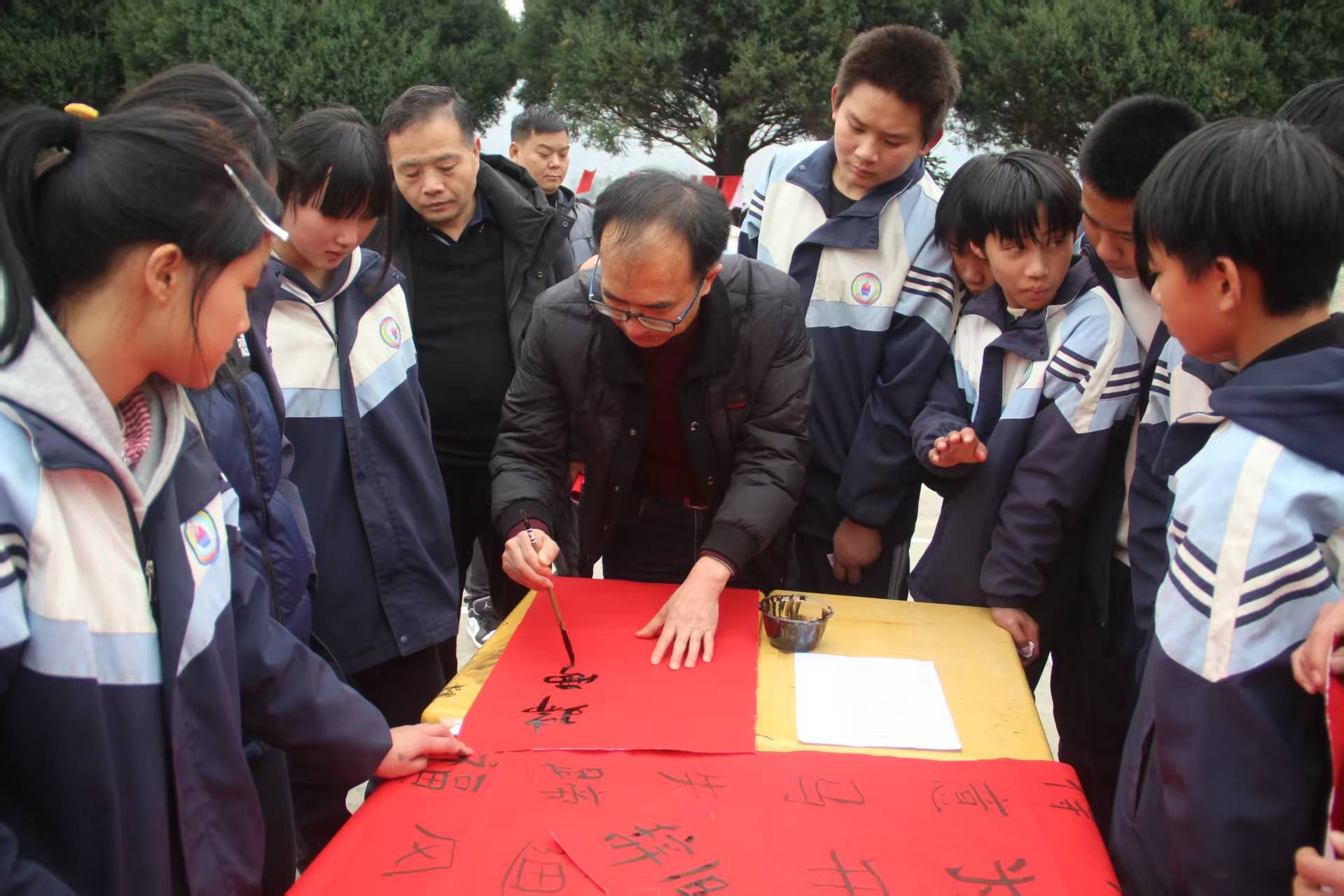 納雍縣百興中學(xué)舉辦書(shū)法創(chuàng)作活動(dòng)