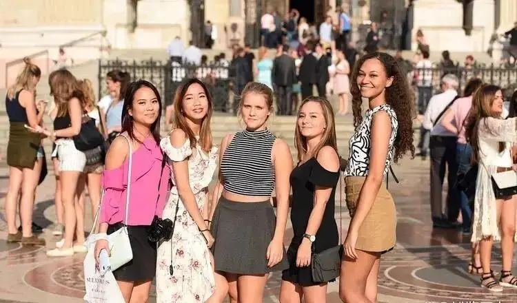 原創(chuàng)全球最小發(fā)達國家：美女遍地，快被中國“買”下，中國移民占87%