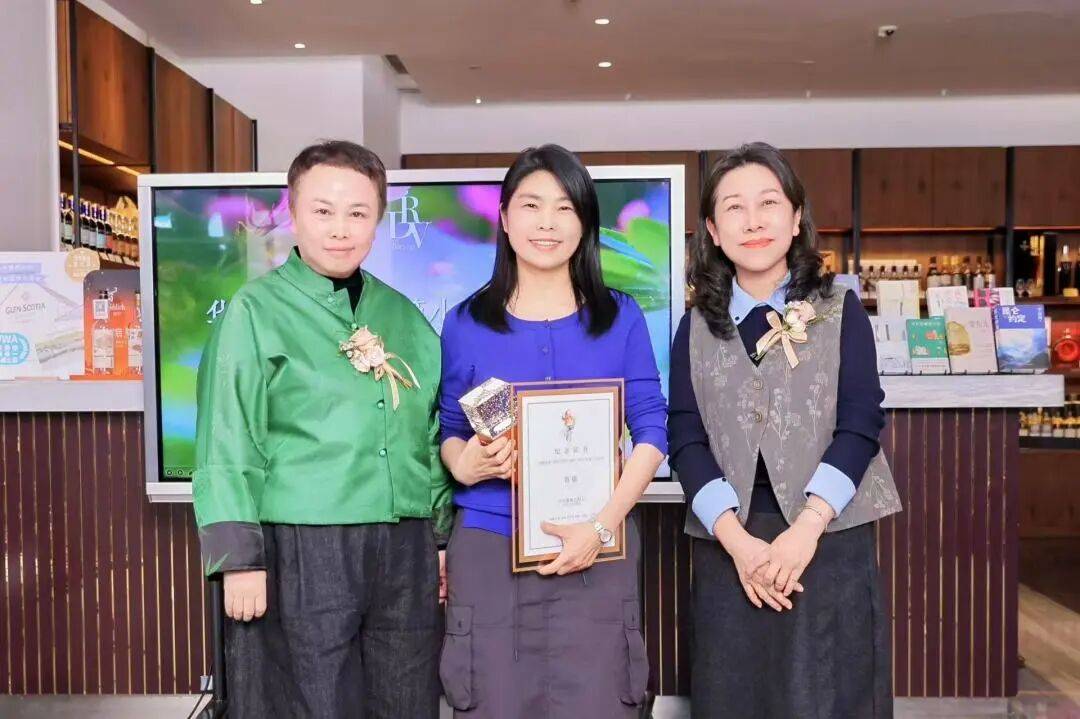 心中有愛，手中有光：“持微火者”女性文學好書榜2025年度十大好書頒獎