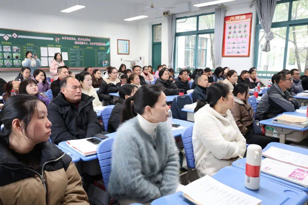 衡陽(yáng)市第一中學(xué)舉行“洞見(jiàn)現(xiàn)在，規(guī)劃未來(lái)”高一家長(zhǎng)會(huì)