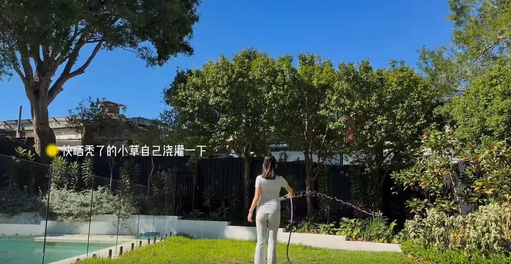 原創(chuàng)程曉玥澳洲過夏天，挺7個月孕肚跪地忙裝修，富豪老公高又壯很帥