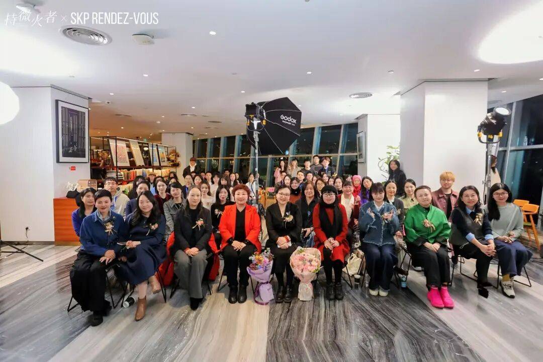 心中有愛，手中有光：“持微火者”女性文學好書榜2025年度十大好書頒獎