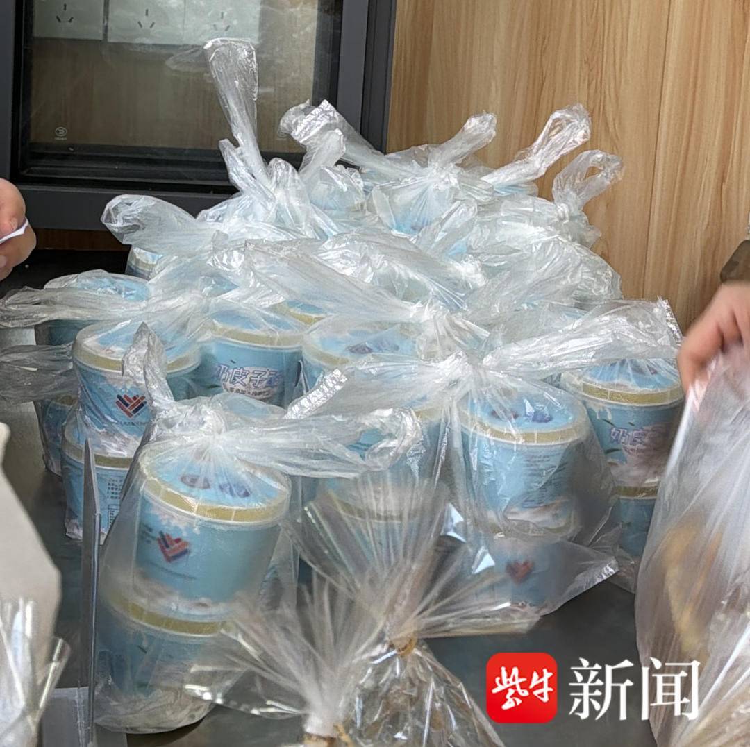 醫(yī)線霖距離｜醫(yī)院美食火爆出圈！記者跑了兩趟、排隊(duì)一個(gè)多小時(shí)，終于嘗到了省人醫(yī)奶皮子酸奶