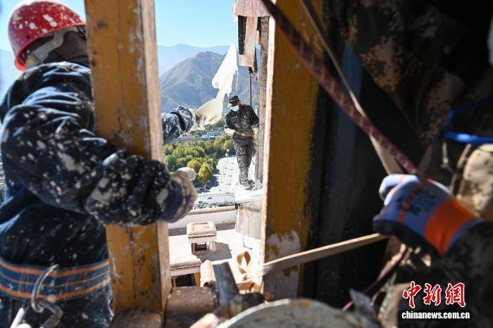 西藏布達(dá)拉宮迎“年度美容”