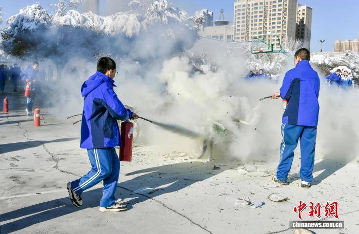 烏魯木齊：消防宣傳月活動走進(jìn)中學(xué)校園