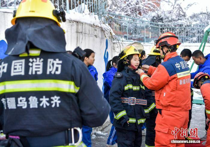烏魯木齊：消防宣傳月活動走進(jìn)中學(xué)校園