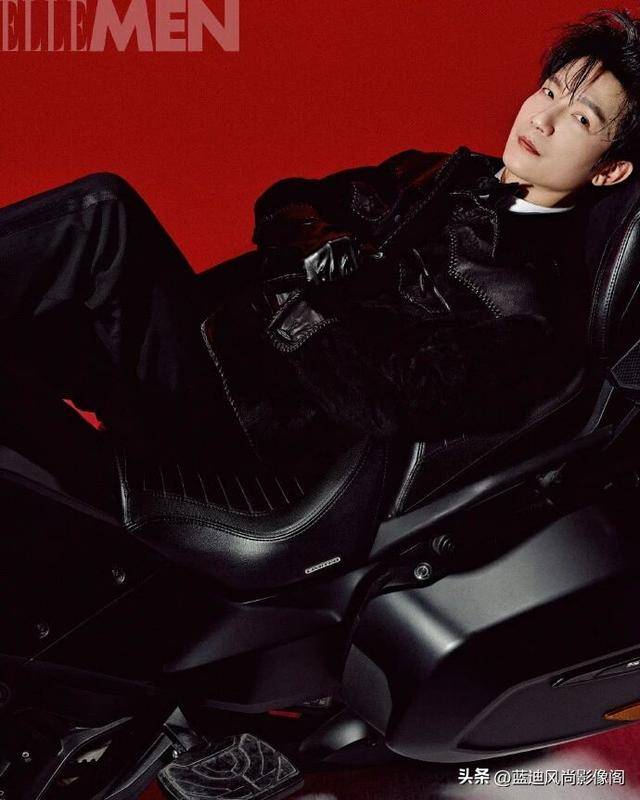 原創(chuàng)陳楚生開年大片！紅黑撞色 + 非遺刺繡，這才是成熟男人的時(shí)尚質(zhì)感