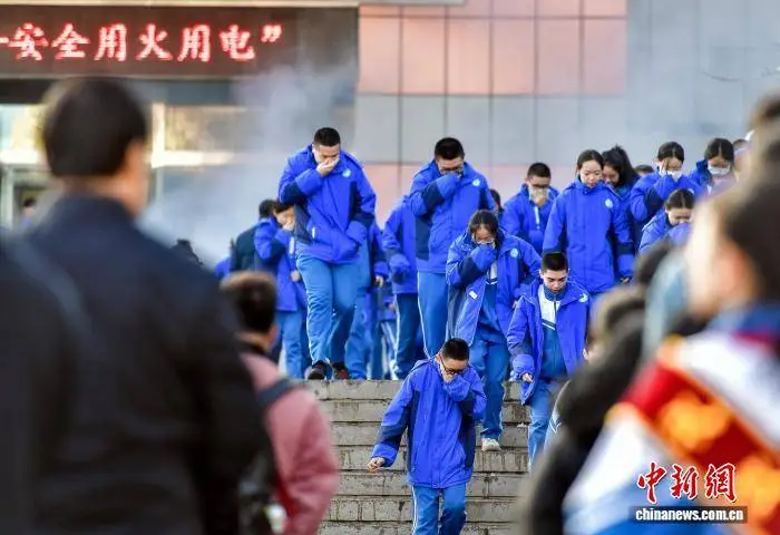 烏魯木齊：消防宣傳月活動走進(jìn)中學(xué)校園