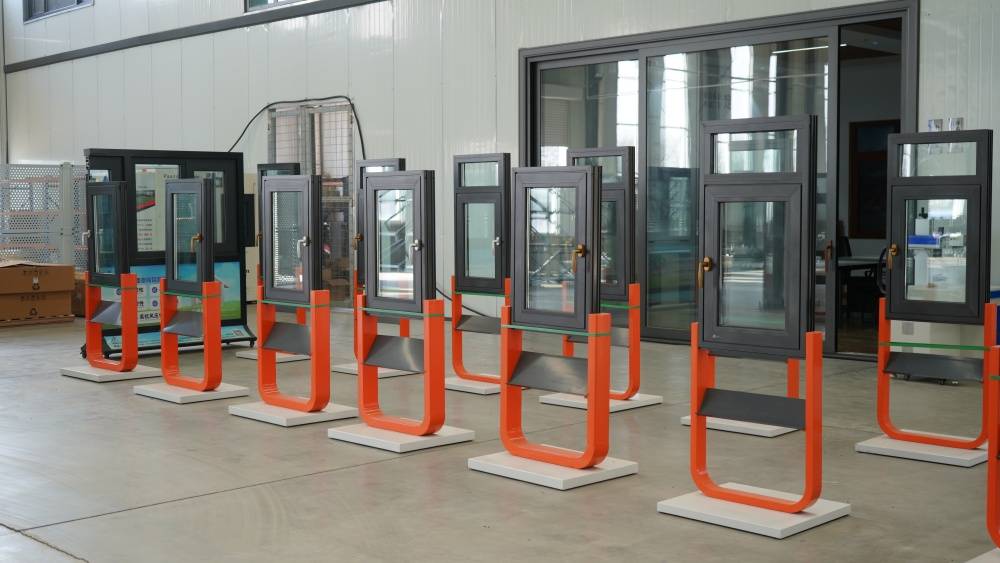 系統(tǒng)門(mén)窗生產(chǎn)廠怎么選？70、80系統(tǒng)門(mén)窗靠譜品牌推薦