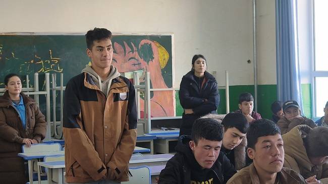 原創(chuàng)“護航青春成長 共育健康未來”家庭教育講座