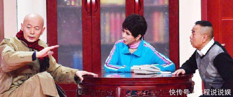 原創(chuàng)蔡明現(xiàn)身央視春晚彩排，辛柏青背雙肩包戴眼鏡，沙溢不遮掩最從容