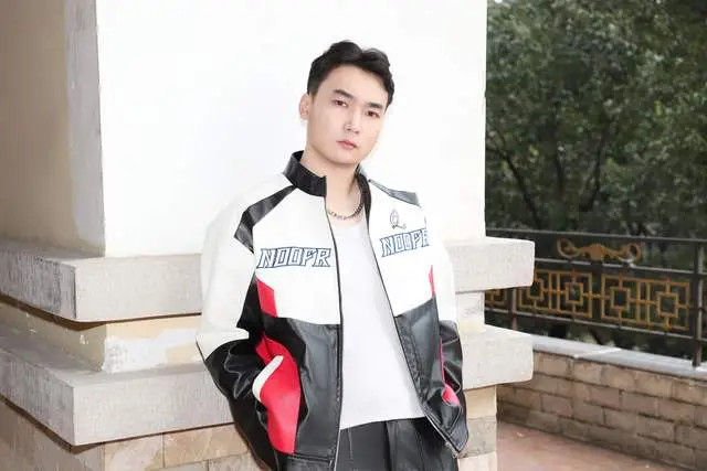 rookie：模特新銳，以汗水雕刻鏡頭鋒芒