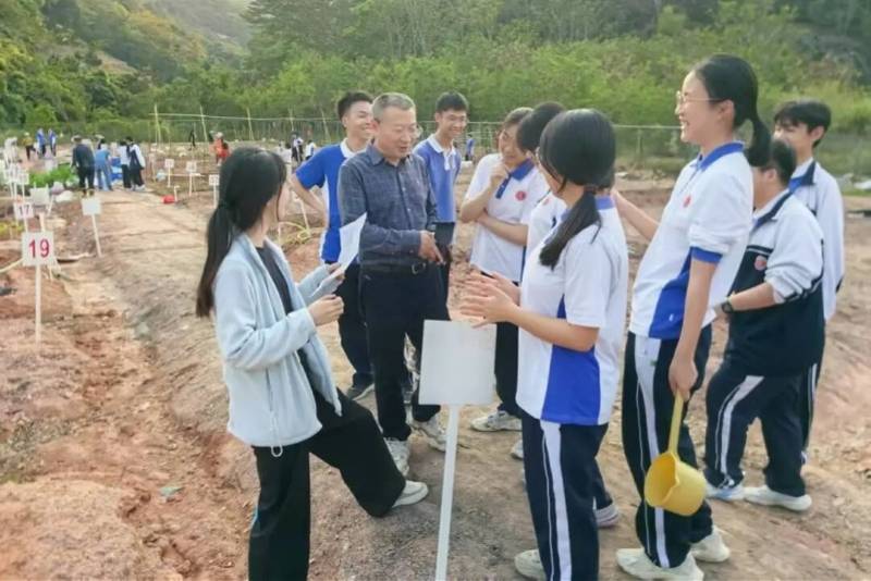 從荒地到“綠課”：深圳市致理中學(xué)的勞動教育共生實驗