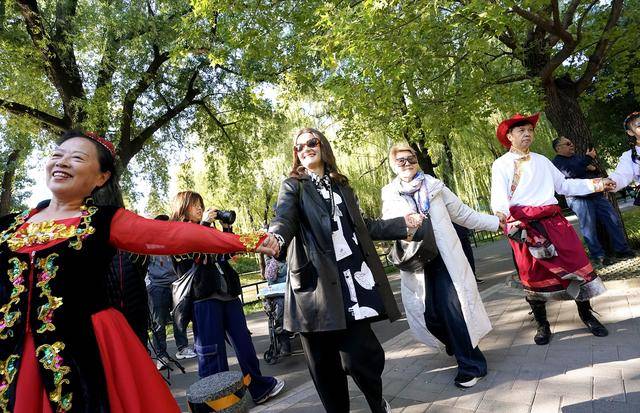 國際舞蹈大師打卡紫竹院、頤和園，與北京愛好舞蹈者即興共舞