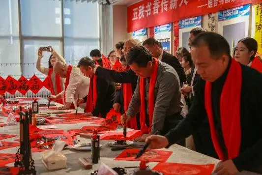 原創(chuàng)煙臺(tái)市書法家走進(jìn)山東商務(wù)職業(yè)學(xué)院開展書法筆會(huì)