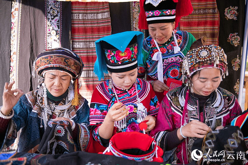 巧手織夢 云南省文山州刺繡大賽落幕